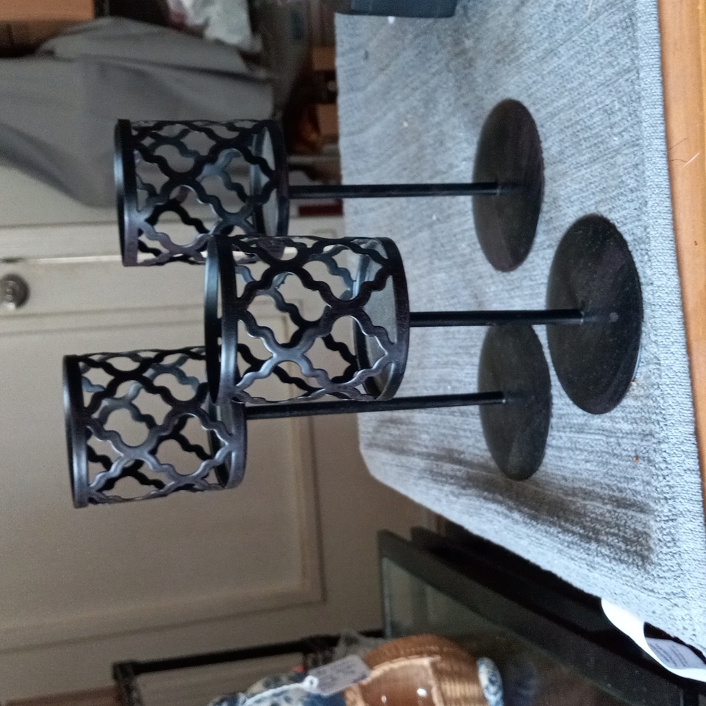 Graduating candlestick holders (3).